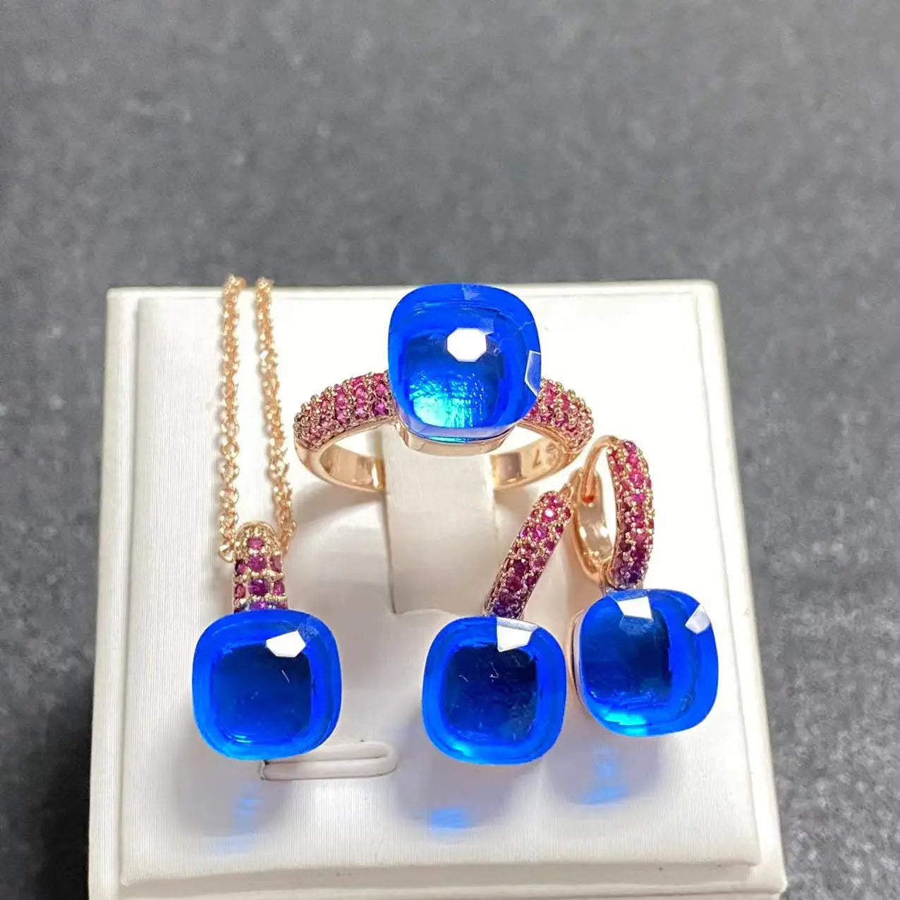 Conjunto de Joias Femininas 3 Peças - Anel, Brincos e Colar Banhados a Ouro Rosé com Zircônia Roxa Incrustada