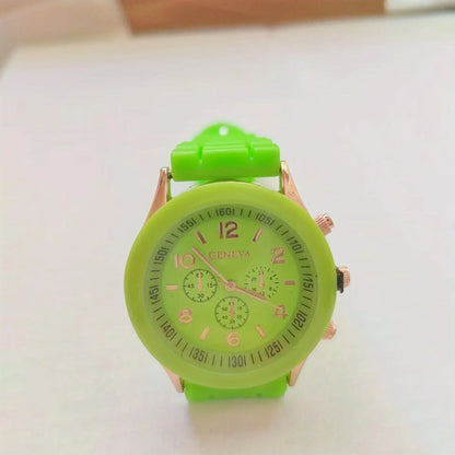 Stylish Round Pointer Quartz Watch, Triple Dial Silicone Watchband Sports Wristwatch For Women And Men, Ideal choice for Gifts