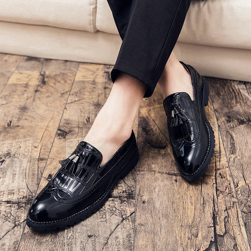 Pointed retro leather shoes for men Business casual patent loafers men's lace-up moccasins elegant luxury shoes social shoe male