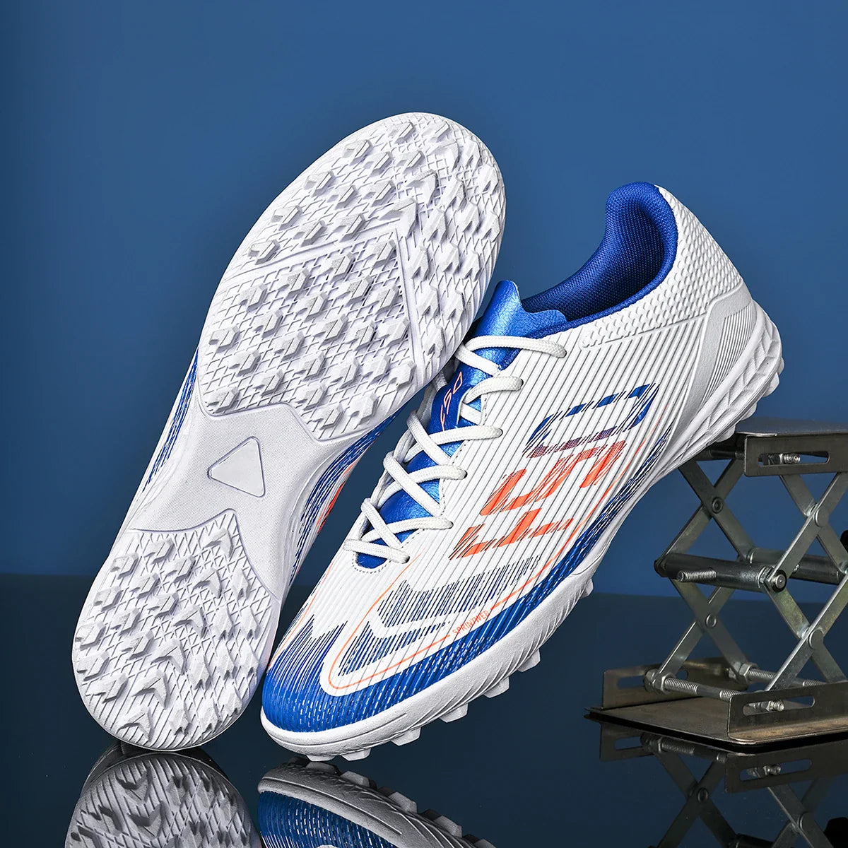 Professional football shoes lightweight and breathable AG/FG outdoor football boots stable and exclusive to sports enthusiasts