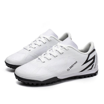 Low-top, soccer shoes, unisex, TF and FG, slip-resistant and wear-resistant, available in 3 colors. Sole spikes Not above ankle