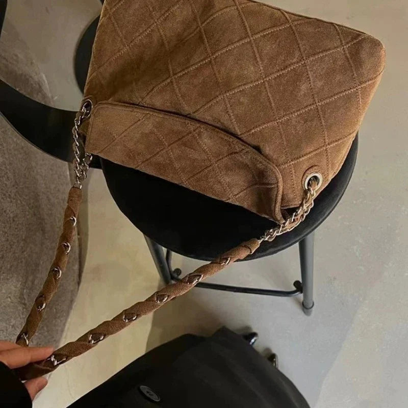2025 New Autumn and Winter New Suede Rhombus Bag Medieval Underarm Bag Premium Chain Single Shoulder Large Capacity Tote Bag