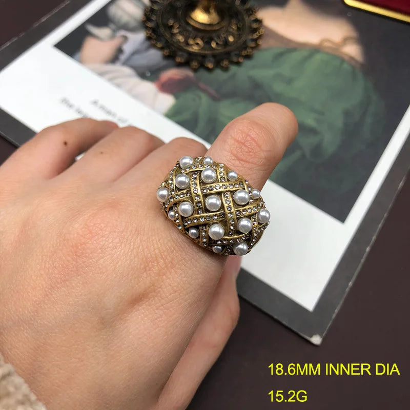 Pearls Stud Earrings for Women Inlaid Rhinestones Palace Style Elegant Jewelry Geometric Hyperbole Aretes De Mujer