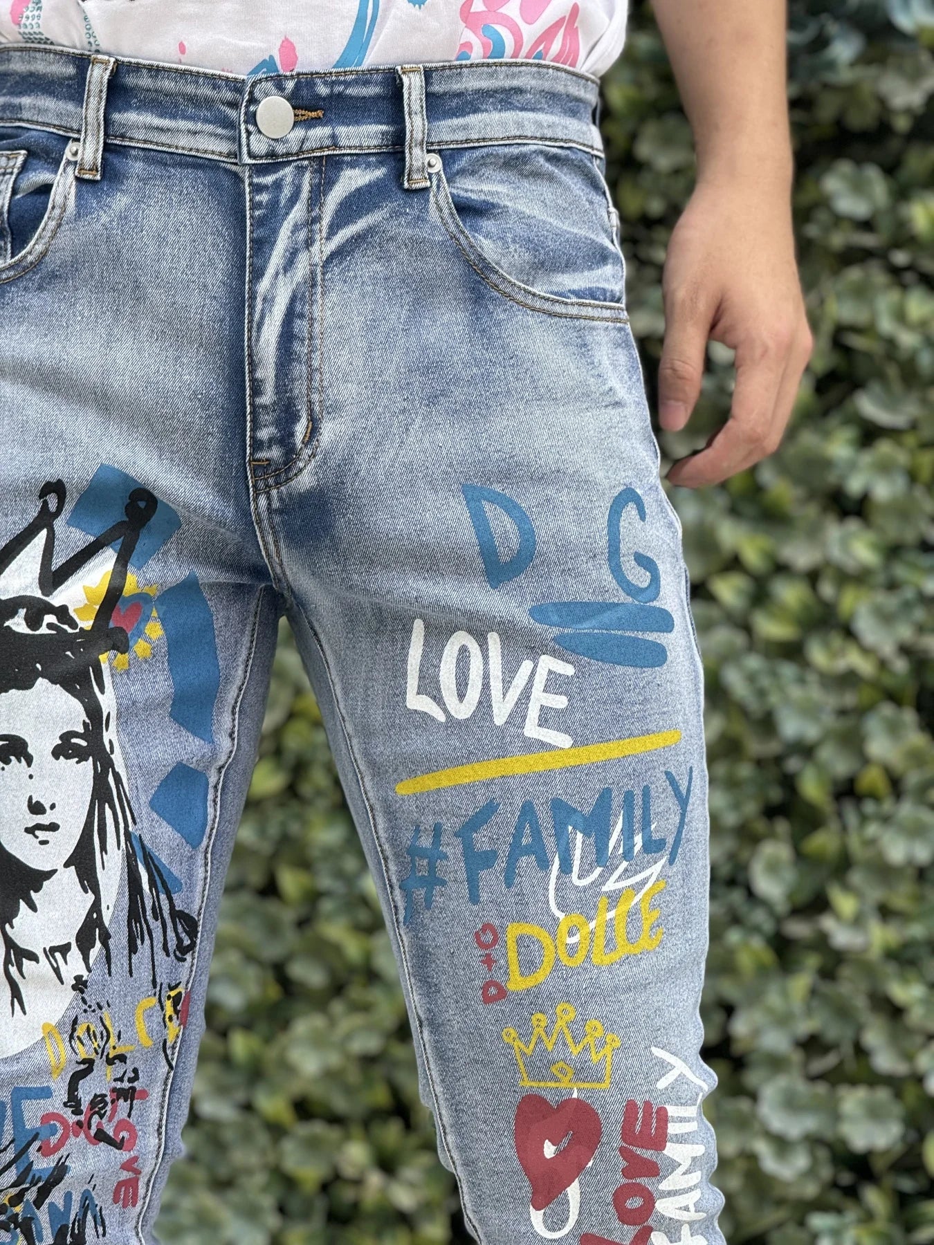 Calça Jeans Masculina Estampada Elegante   Cor Azul Claro Clássica e Versátil   Adequada para Todas as Estações e para a Moda Urbana