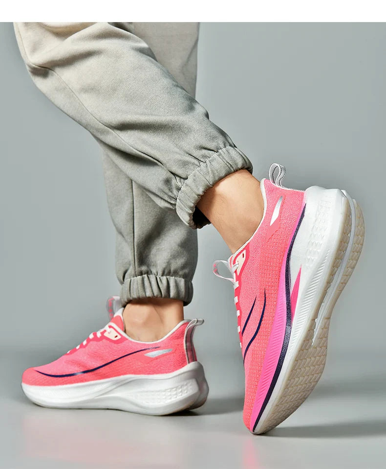 Sapatos de corrida esportivos casuais masculinos e femininos de moda com superfície de malha respirável, suporte de placa de carbono e sola de borracha resistente ao desgaste