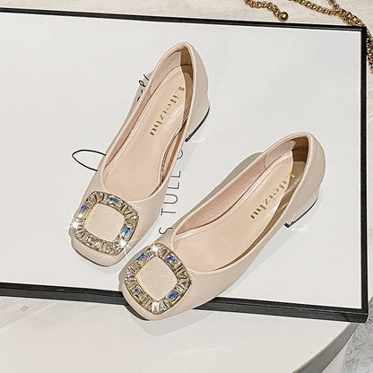 Plus Size 35-43 Women Pumps Med Heel Square Toe Pumps Office Lady Leahter Shoes Big Gold Metal Chain Soft Soles Slip on Shoes