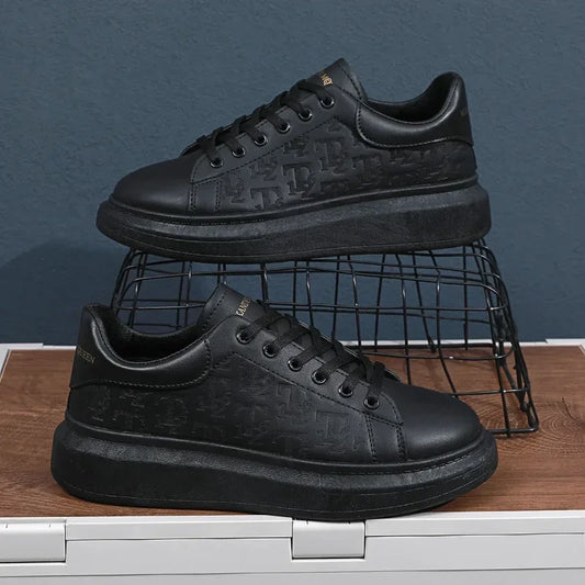 2025 Novos Sapatos Masculinos Primavera e Outono Sapatilhas Casuais de Couro com Sola Plana Tênis Masculino Preto e Branco com Sola Grossa Respirável