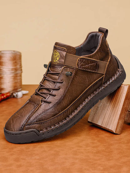CLOHOO Botas Casuais Esportivas Masculinas Cano Alto Feitas à Mão Respiráveis para Uso ao Ar Livre com Opções de Tamanho Estendido Botas Clássicas de Tornozelo