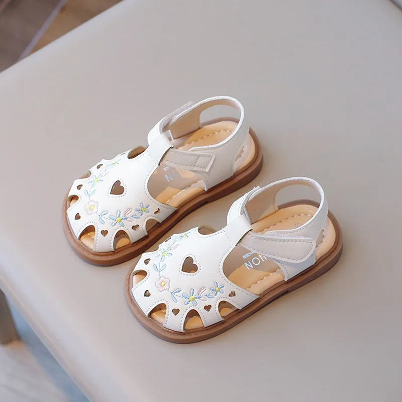 Girls Sandals Summer Baby Girl Shoes Embroidered Flowers Kids Princess Beach Sandals Soft Bottom