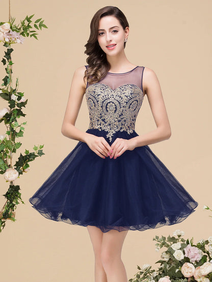 Vestidos Curtos Roxo de Baile com Apliques Dourados, Decote Ilusão A-Line, Mini Vestidos de Festa da Moda para Mulheres, Robe De Soirée