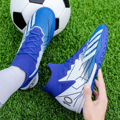 New summer anti-skid and wear-resistant short studded football shoes for men and women, suitable for outdoor training.