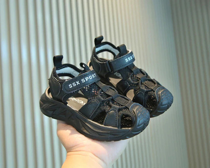 Kids Summer Breathable Mesh Sandals Boys Girls Closed Toe Sport Shoes With Magic Strap In Black And White For Toddlers Outdoor