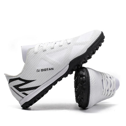 Low-top, soccer shoes, unisex, TF and FG, slip-resistant and wear-resistant, available in 3 colors. Sole spikes Not above ankle