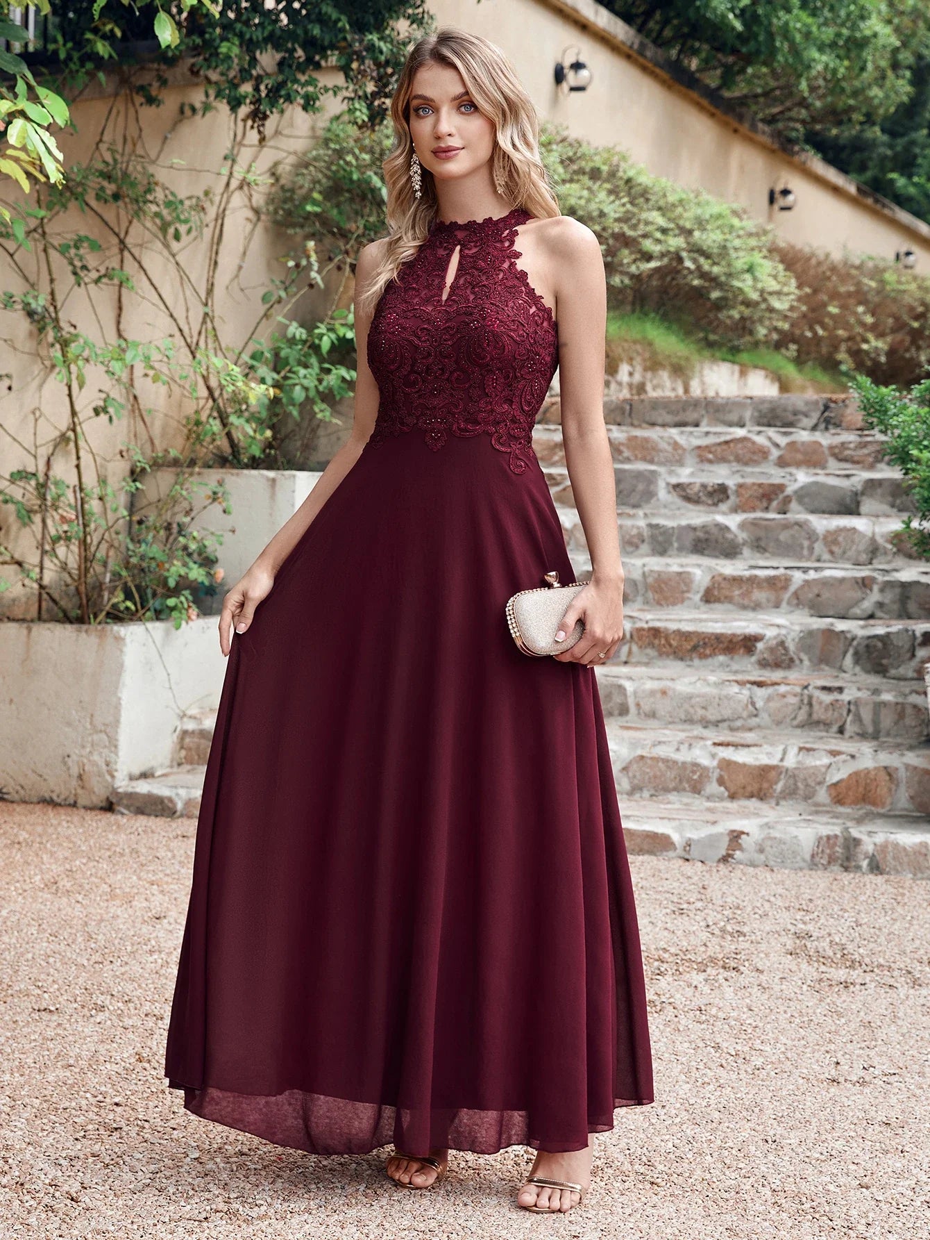 Vestidos de Baile Longos Luxuosos com Lantejoulas Chiffon, Renda Floral Borgonha Gola Halter para Festas de Casamento
