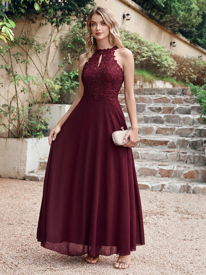 Vestidos de Baile Longos Luxuosos com Lantejoulas Chiffon, Renda Floral Borgonha Gola Halter para Festas de Casamento
