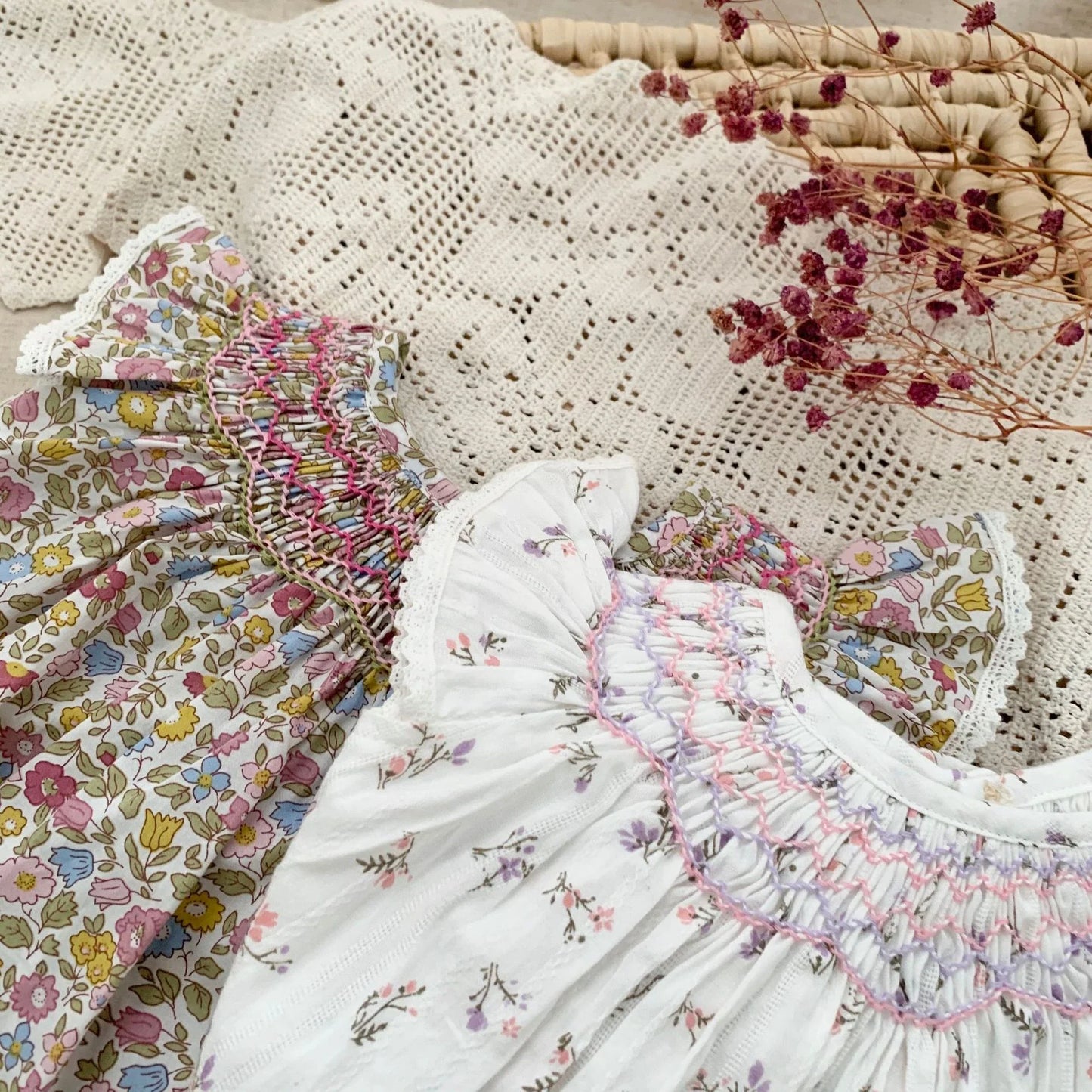 Smocked Ruffles Lace Girls Beach Dress Summer Soft Breathable Toddler Girls Clothing Children Holiday A-Line Dress Vestidos 2024