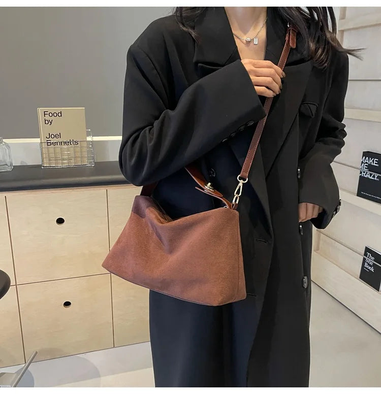 Korean suede bucket bag, women's casual commuting shoulder tote bag, autumn/winter 2025 new underarm set bag