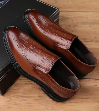 2026 Spring Autumn New Designer Brogue Shoes for Men Fashion Business Casual Shoes Male Solid Color Leather Shoe Loafers Man