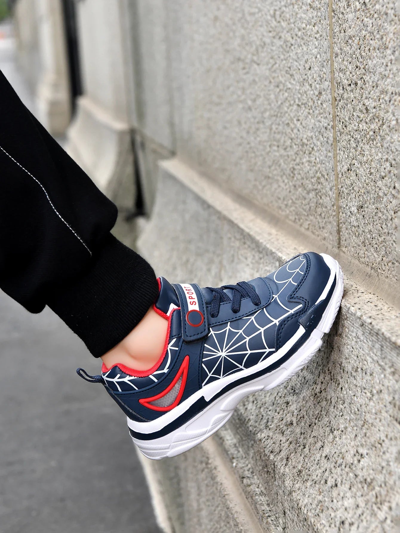 New children's shoes boys cartoon spider sneakers students casual light running shoes children's non-slip basketball shoes 26-38
