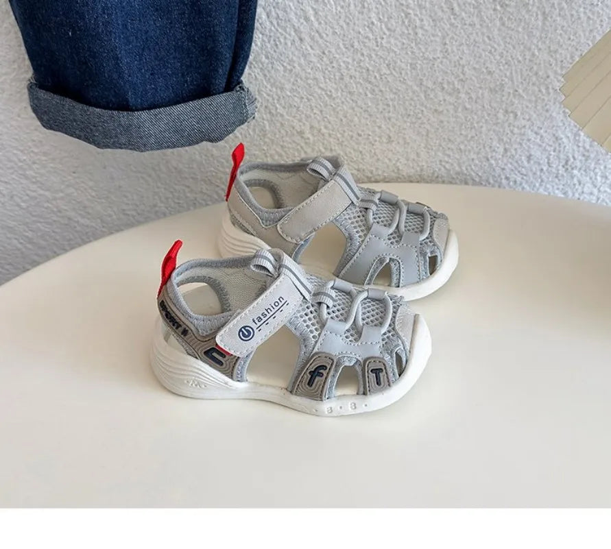 2026 Summer New Style Boys' and Girls' Sandals, with mesh design, providing dry and breathable comfort and anti-slip soles.