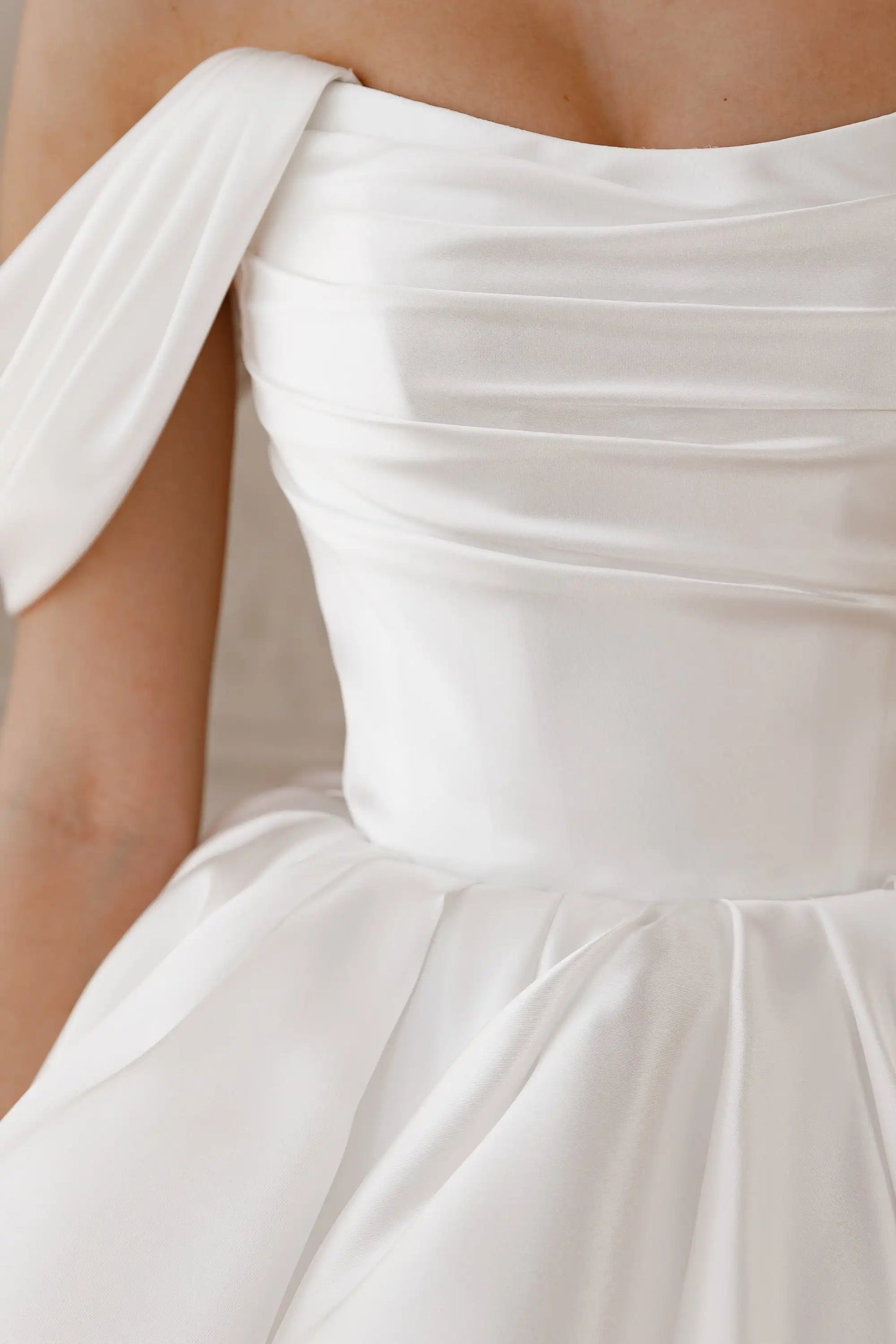 Luxury Satin A-line Mini Wedding Dresses Off the Shoulder Backless Lace Up Ball Gowns Pleats Ruched Exquisite Bridal Dress 2026
