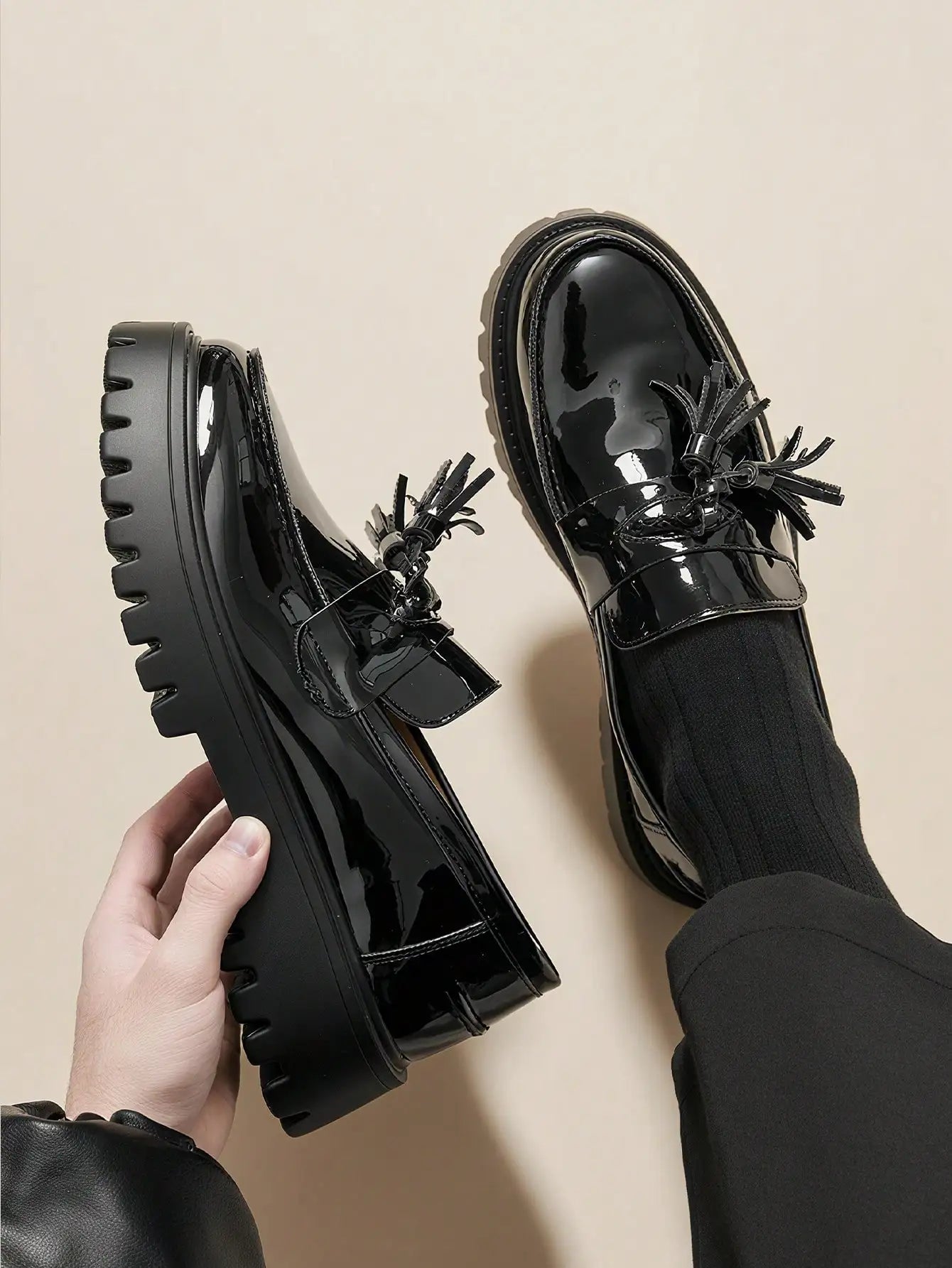 Fashion Tassel Thick Sole Leather Men's Shoes Loafers Slip-On Business Dress Shoes For Gentleman Glossy Formal Party White Shoes