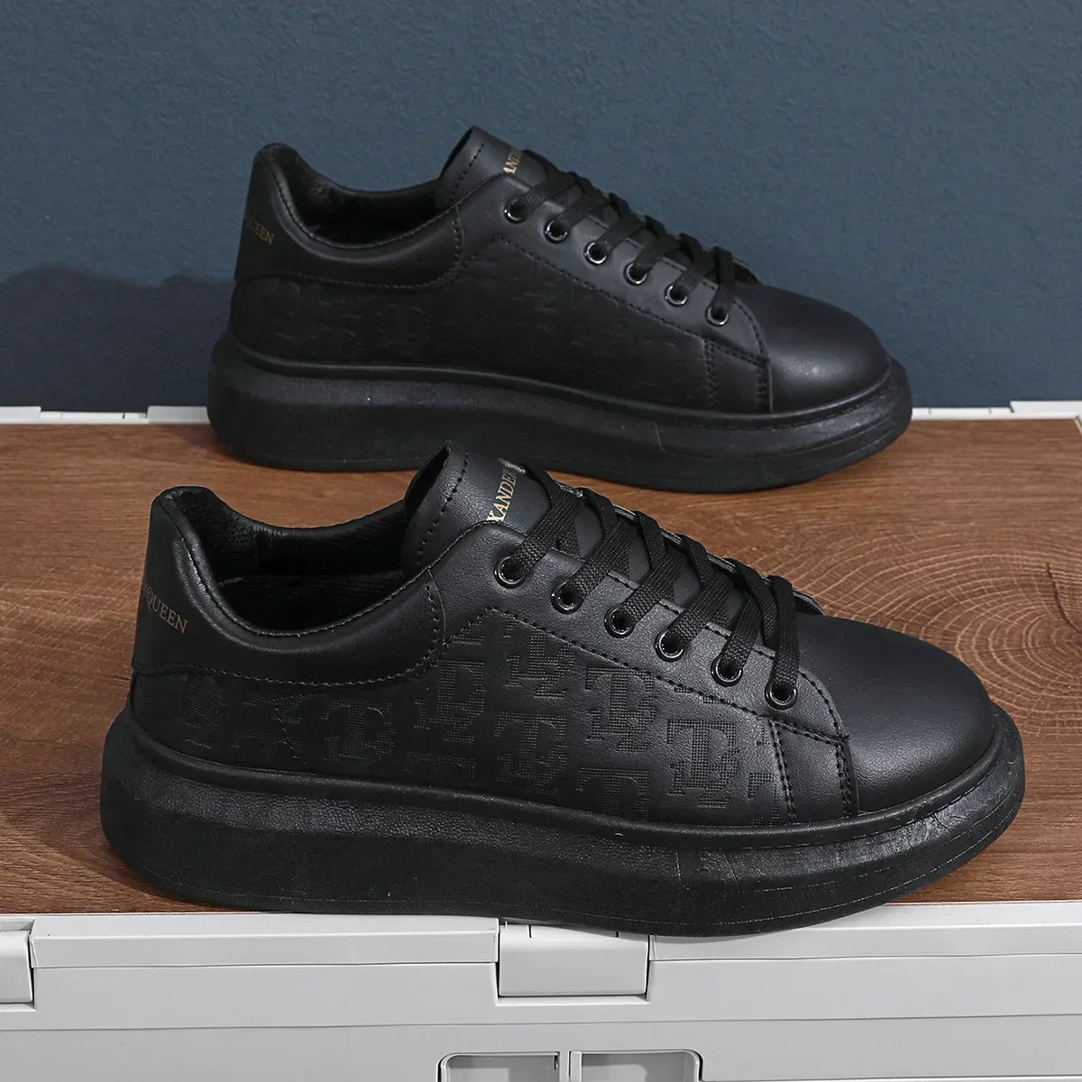2025 New Men's Shoes Spring and Autumn Flat-soled Casual Leather Shoes Sports Shoes Black and White Men's Thick-soled Breathable