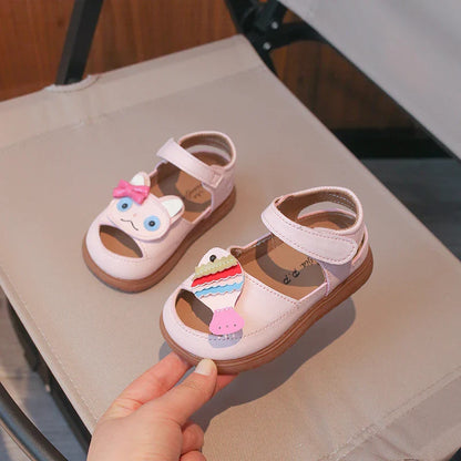 Toddler Girls Leather Sandals with Cute Cartoon 2026 New Summer Kids Beach Shoes Soft Sole Chic Trendy Versatile Outdoor Play