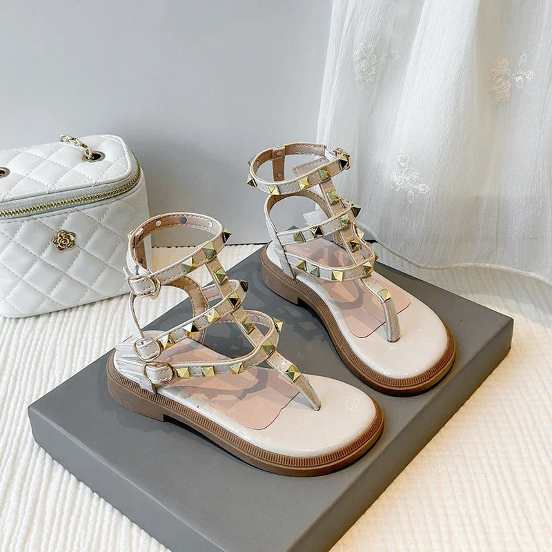 Summer New Kids Sandals Girls Princess Rivet Sandals Soft Children Beach Shoes Fashion Roman Sandals Size 26-36 Versatile