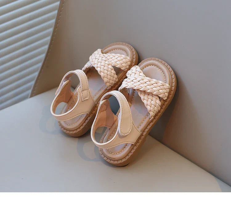 Toddlers Girls Sandals Kids Princess Beach Shoes 2026 Brand New Cross Tied Weave Style Fashion Children Summer Sandals Soft Cute