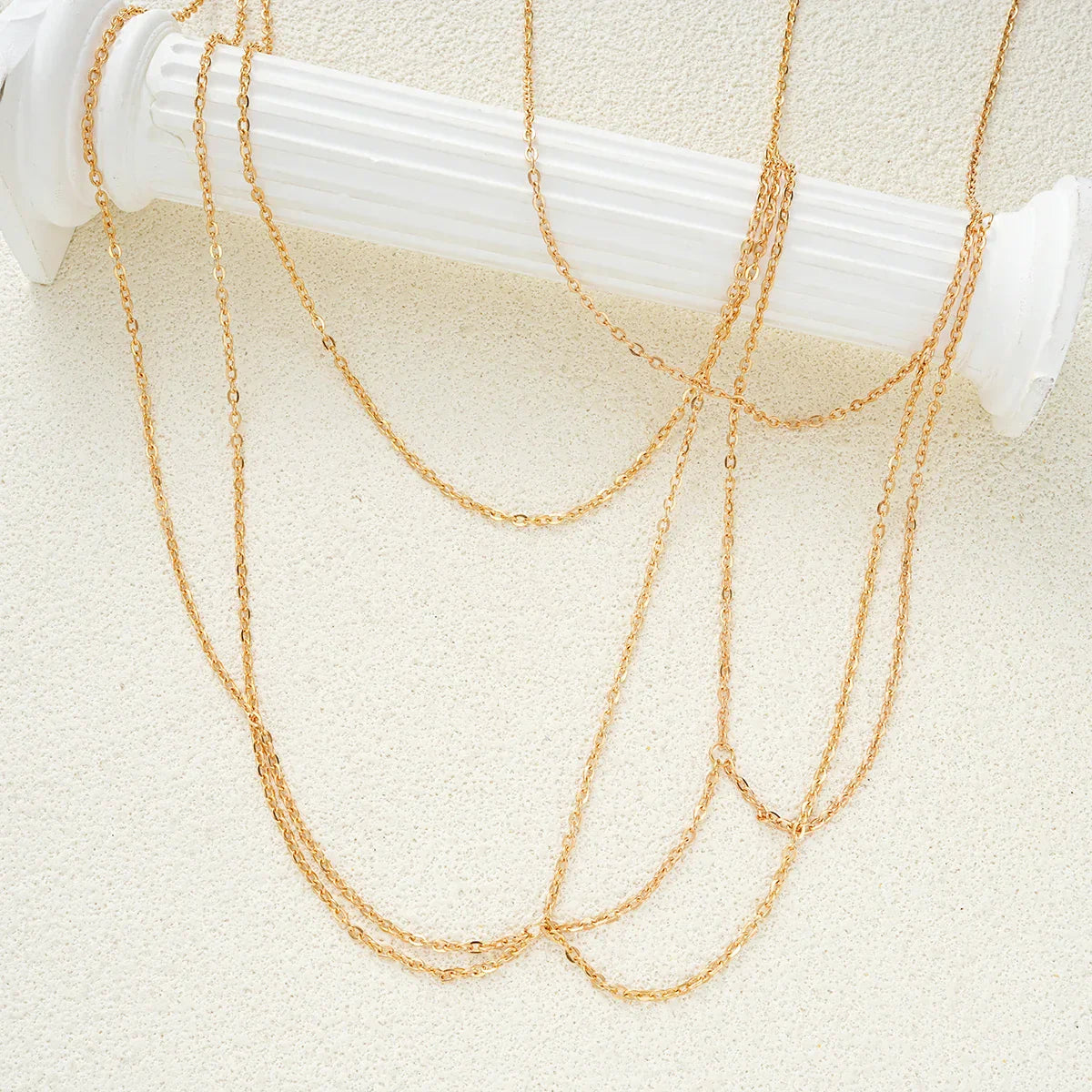 New Summer Sexy Chest Chain Bra Bikini Metal Body Chain Jewelry for Women Beach Harness Simple Body Chain Decoration Jewelry