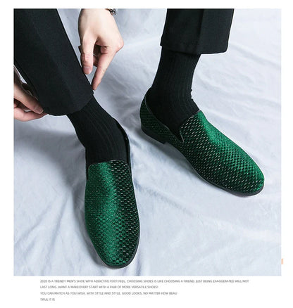 2023 New Velvet Men Loafers Luxury Brand Shoes Slip on Pointed Toe Party Wedding Shoes Fashion Men Loafers Black Wine Red Flats