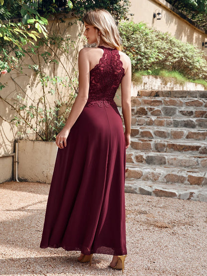 Vestidos de Baile Longos Luxuosos com Lantejoulas Chiffon, Renda Floral Borgonha Gola Halter para Festas de Casamento