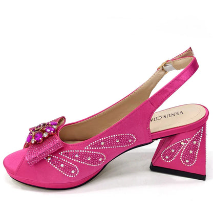 Conjunto Combinando Sapatos e Bolsas Italianos 2024 Peep Toe Salto Alto Cor Pêssego Laço Strass Sapatos Femininos para Festa