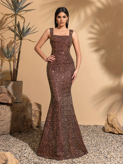 Strapless sequined hip-hugging backless dress