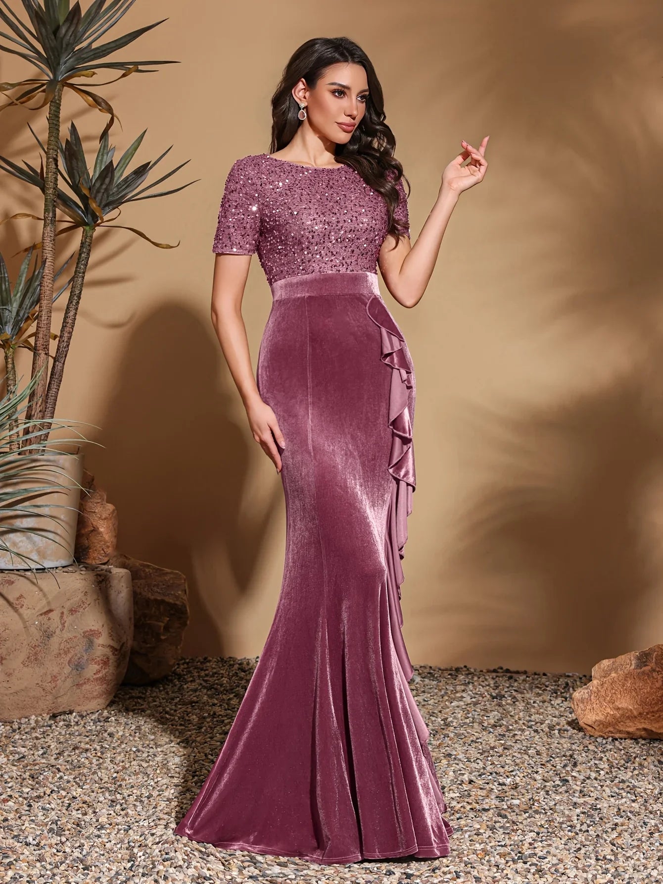 Round neck short sleeve sequined velvet ruffled decorative hip dress