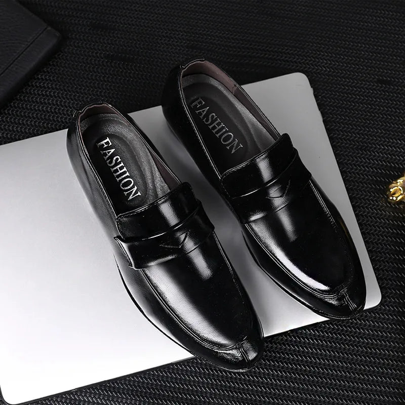 Sapatos Masculinos de Couro Novos Sapatos Sociais Britânicos Sapatos Casuais da Moda com Bico Fino Zapatos Hombres