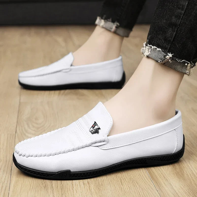 Sapatos Casuais de Couro Masculino Fashion Slip on Italiano Mocassins Formais Marca de Luxo Confortáveis Mocassins Masculinos Sapatos Masculinos Macios para Dirigir