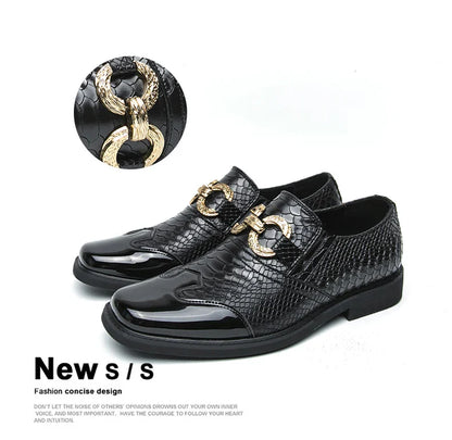 A man with a square-headed fish-scale patterned shiny leather shoe walked the runway in a formal business Derby groom's shoes