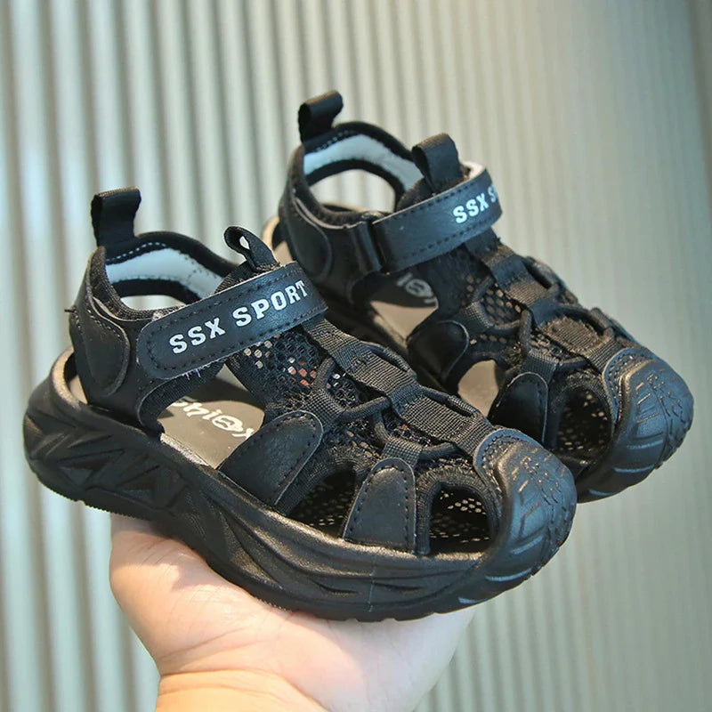 Kids Summer Breathable Mesh Sandals Boys Girls Closed Toe Sport Shoes With Magic Strap In Black And White For Toddlers Outdoor