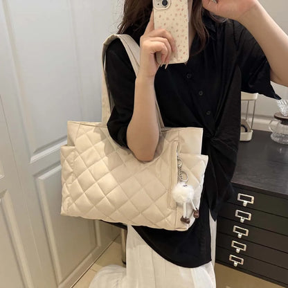 Fashionable Quilted Tote Bag with Cute Plush Bag Decoration, Autumn Leisure Large Capacity Handbag Daily Commuting Shoulder Bag