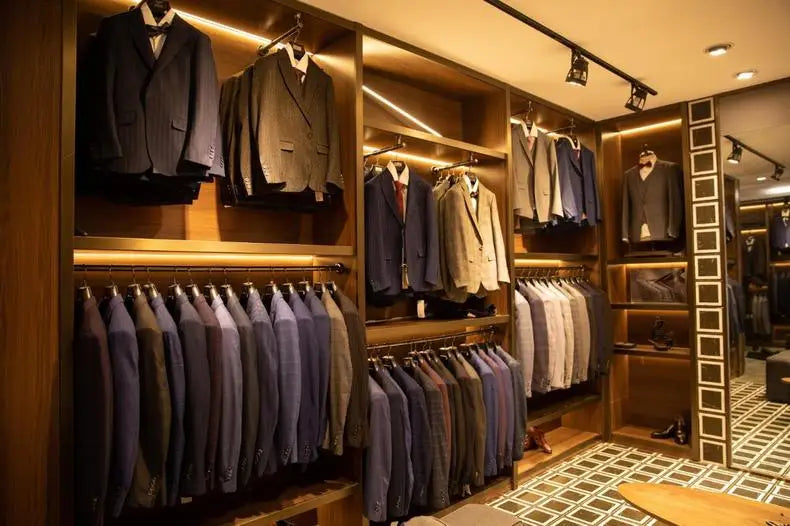 Trajes Musculosos para Noivos 2025 Tamanhos EUA Alfaiataria 3D Italiana TR para Ombros Largos Conjunto de Casamento e Negócios com Calças Ajustáveis