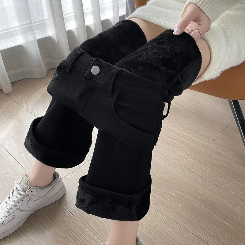 Fashion New Women Warm Plush Flared Jeans Thermal Fleece Loose Denim Pants Female High Waist Urban Straight Flare Trouser