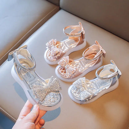 Girls Princess Sandals 2026 Summer New Baby Sparkly Rhinestones Bow Shoes Fashion Non-slip Flat Children's Sandals Boots I05257