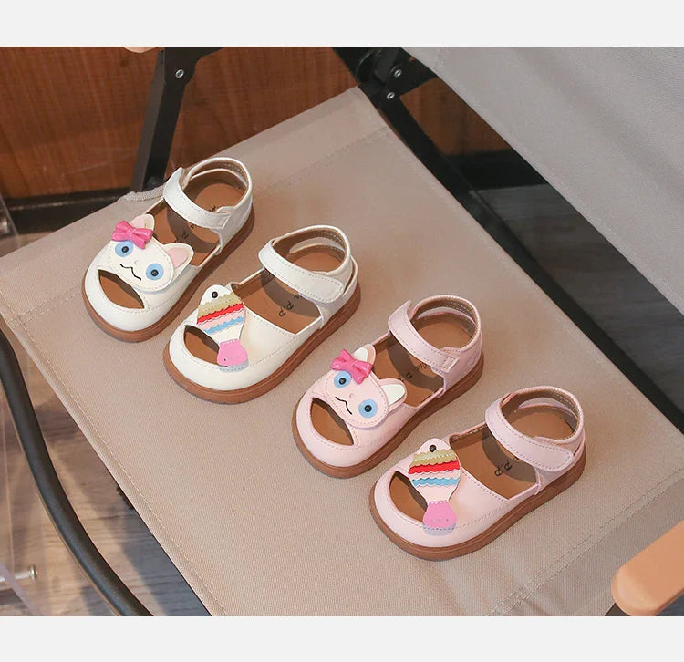 Toddler Girls Leather Sandals with Cute Cartoon 2026 New Summer Kids Beach Shoes Soft Sole Chic Trendy Versatile Outdoor Play
