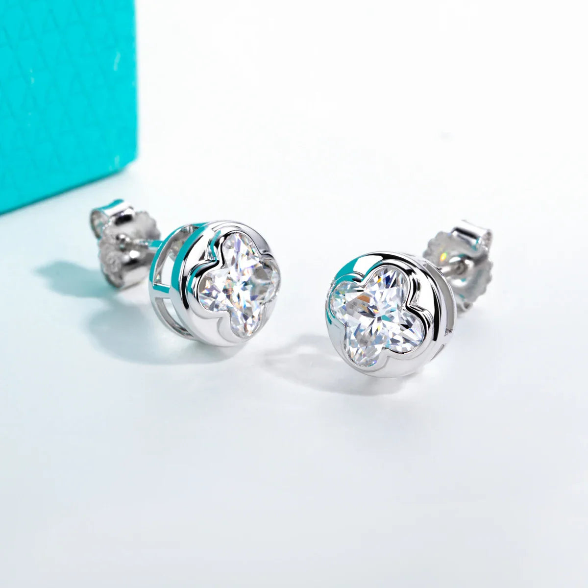 2cttw Four-Leaf Clover Cut Moissanite Bezel Earrings 925 Sterling Silver 18K Gold Plated Stud Earring for Women