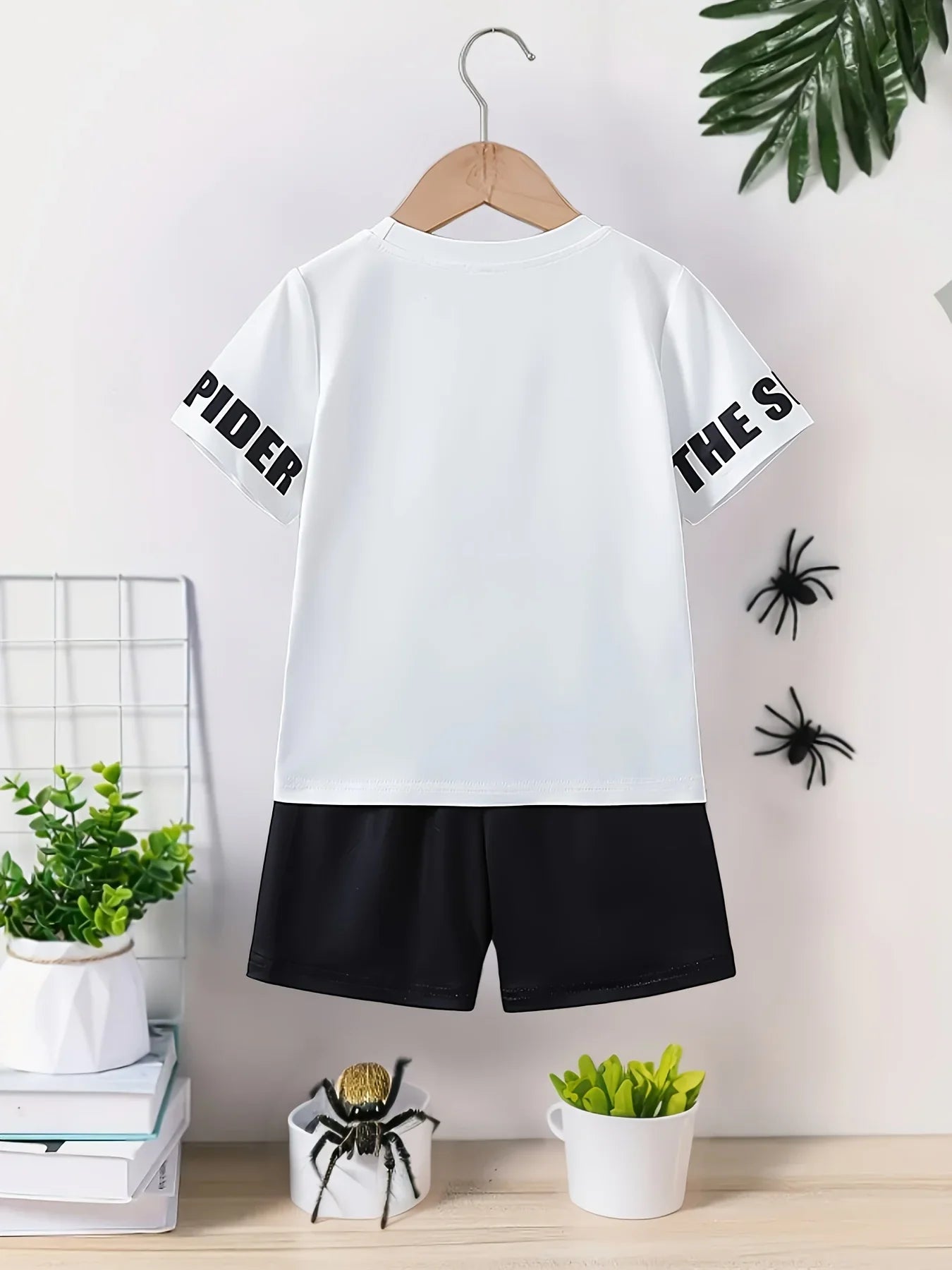 Trendy and Cool Spider Print Comfortable Versatile Casual Summer Boys' Round Neck Short Sleeve T-shirt and Shorts 2pcs Set for O