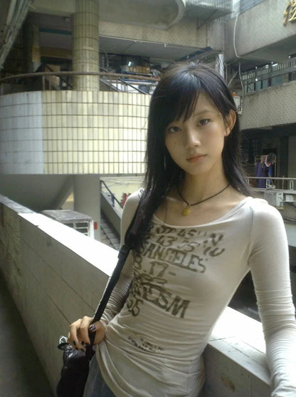 Karrram Camiseta Japonesa Y2k com Estampa de Letras Trashy Estilo Anos 2000 Blusas Caneladas de Manga Comprida Vintage Harajuku Streetwear Retrô Americano