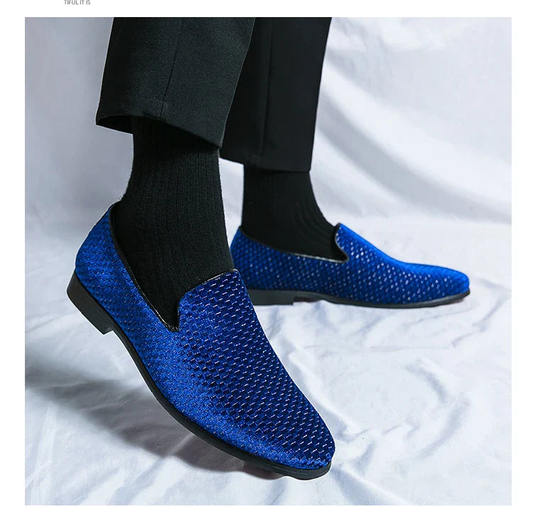 2023 New Velvet Men Loafers Luxury Brand Shoes Slip on Pointed Toe Party Wedding Shoes Fashion Men Loafers Black Wine Red Flats