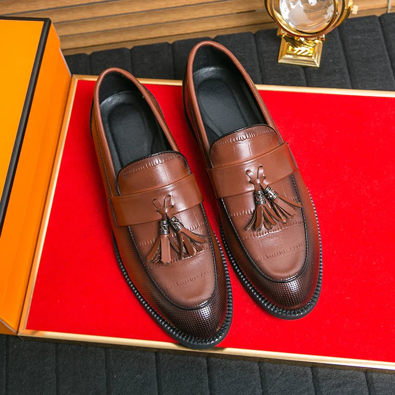 Mocassins Masculinos Sapatos Sociais de Couro de Luxo Respiráveis Sem Cadarço Sólidos Formais Casuais Sapatos Masculinos Designer Artesanais Mocassim